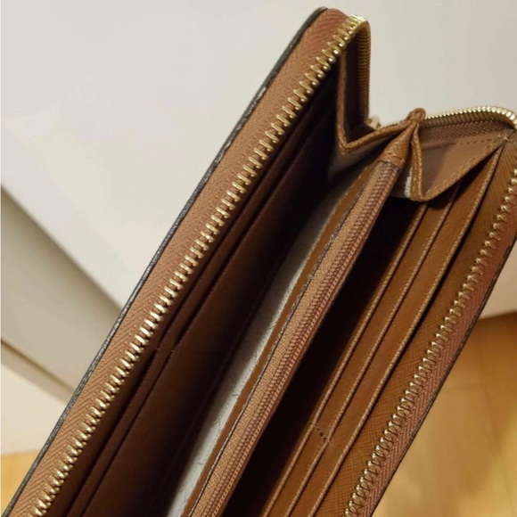 Michael Kors Jet Set Wallet - Picture 6 of 7